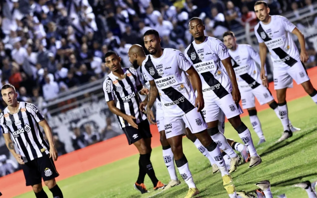 Santos x Ponte Preta: como é o histórico do confronto? Santos e Ponte Preta fazem duelo pela 24ª rodada da Série B Foto: Marcello Zambrana/AGIF