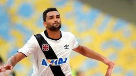 São Paulo fica perto de anunciar atacante sondado pelo Corinthians Gilberto teve bom início no Vasco em 2015