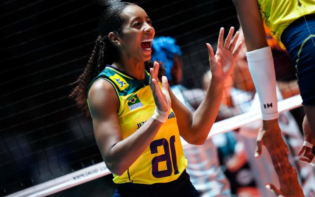 Seleção Brasileira feminina vence Argentina por 3 a 0 na estreia do Pré-Olímpico de Vôlei Kisy começou o Pré-Olímpico com grande desempenho (Foto: Divulgação/FIVB)