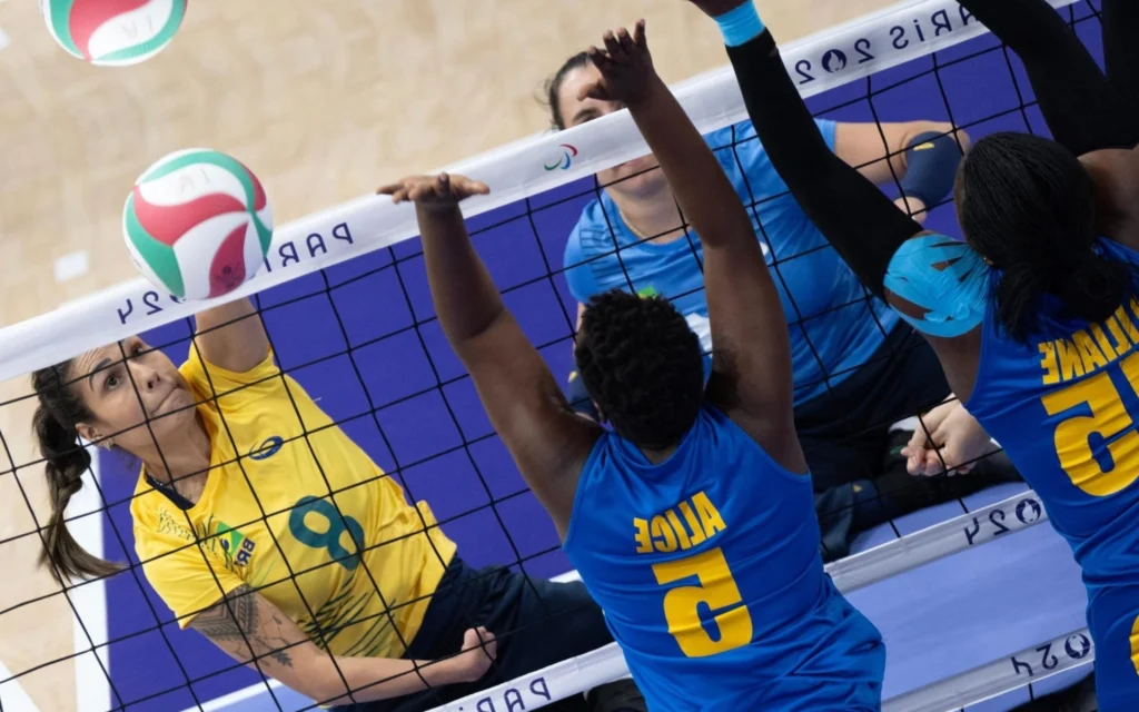 Seleção brasileira de vôlei sentado feminina vence Ruanda na estreia