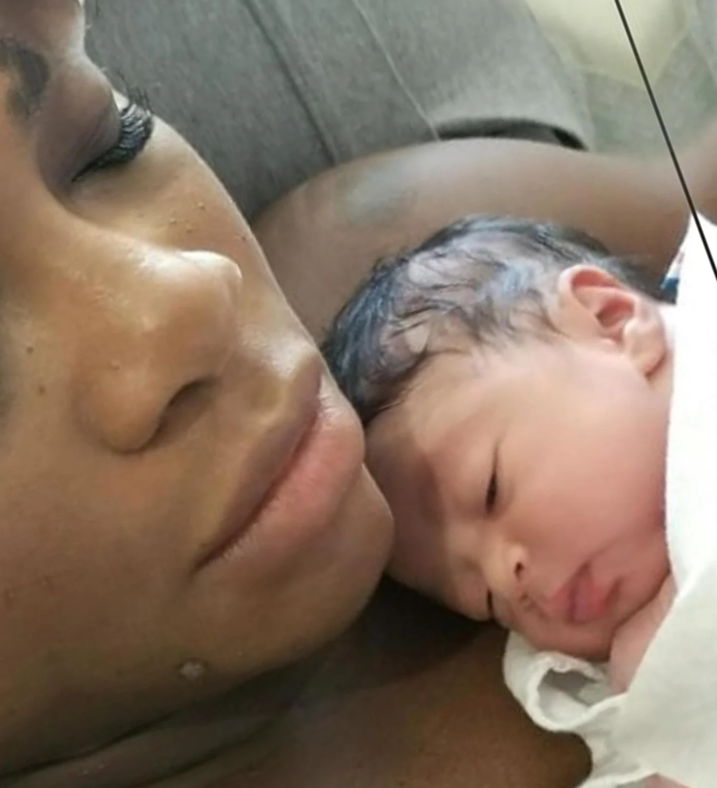 Serena Williams mostra a filha e fala sobre complicações do parto Reprodução/ Instagram