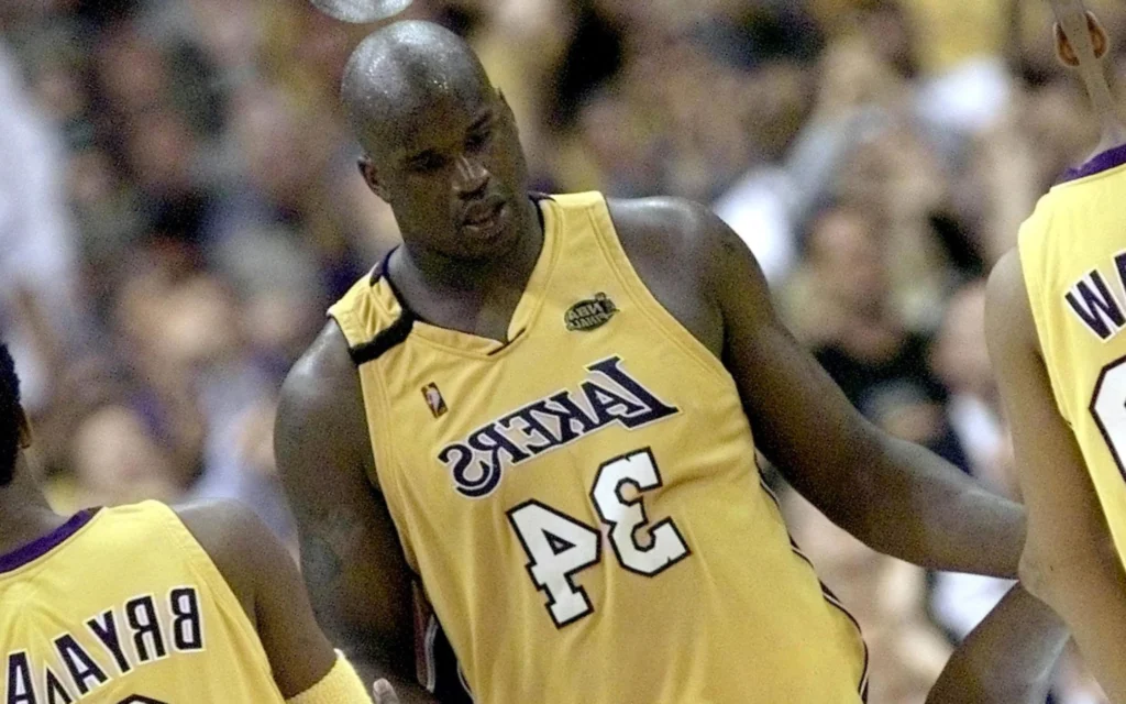 Shaquille O’Neal elege grande astro como pior parceiro de time que teve na NBA Shaquille O'Neal jogou por oito temporadas no Los Angeles Lakers (Foto: JEFF HAYNES / AFP)