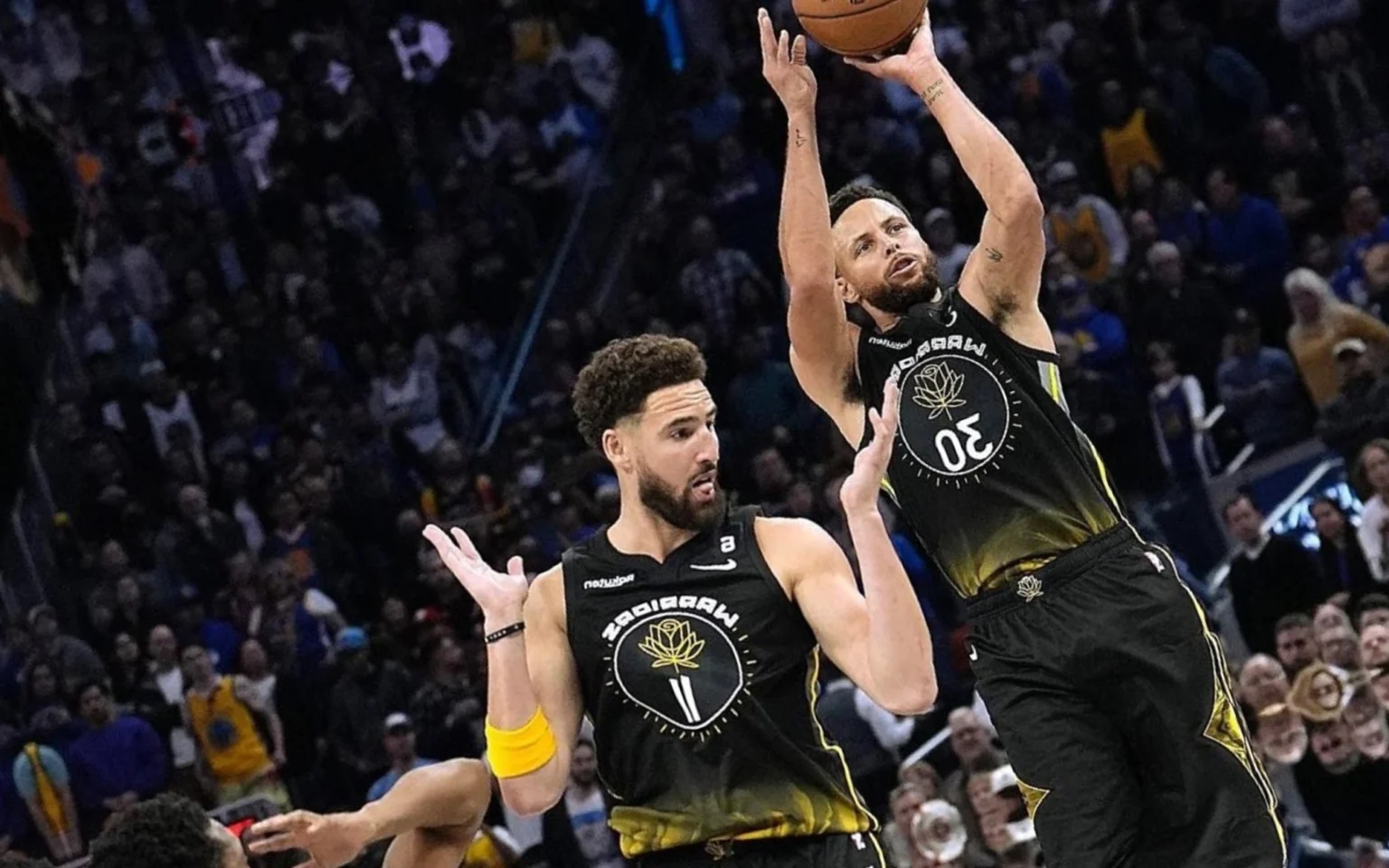 Stephen Curry se manifesta após saída de Klay Thompson do Golden State Warriors Stephen Curry e Klay Thompson pelo Golden State Warriors (Foto: Divulgação)