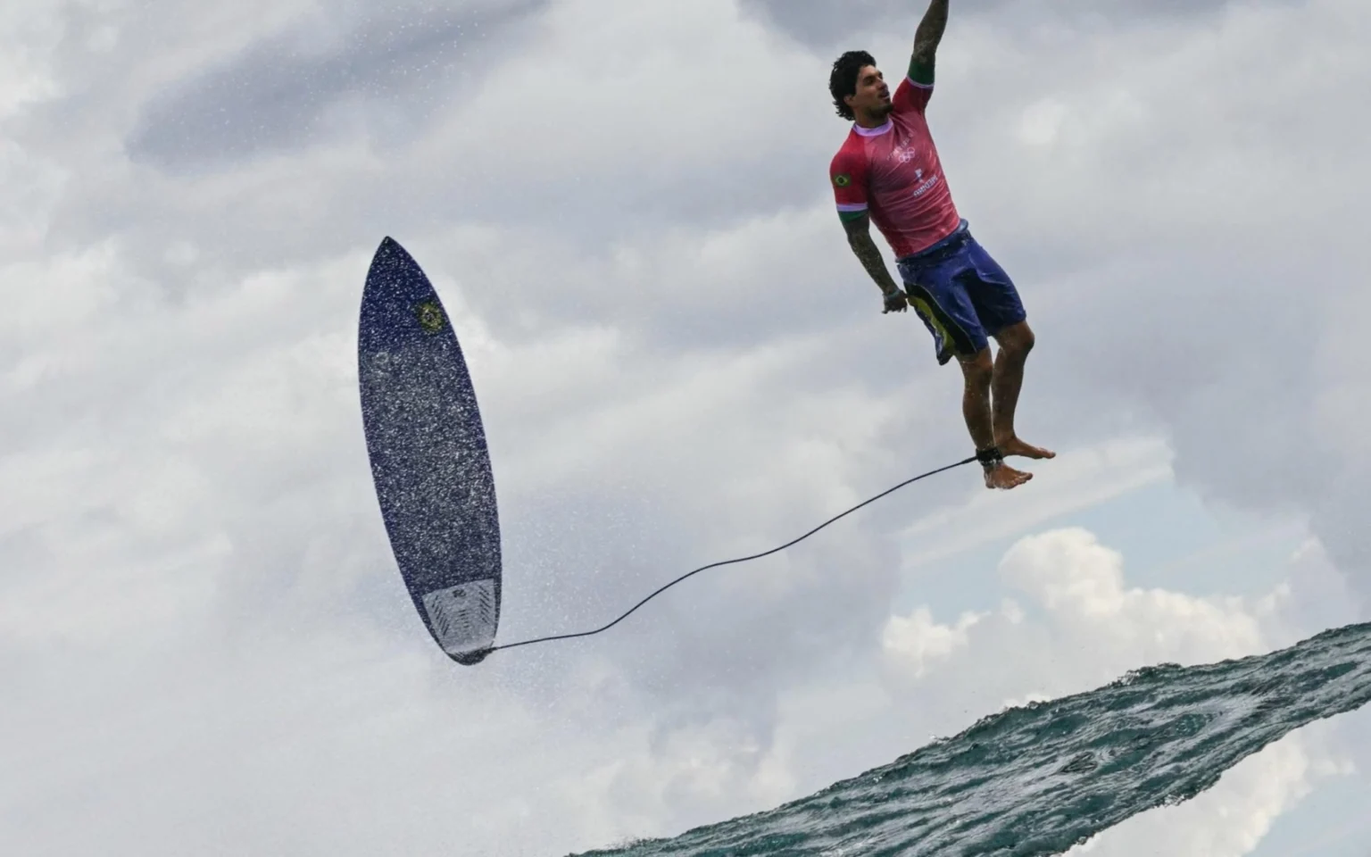 Surfe nas Olimpíadas: veja horário e onde assistir a Gabriel Medina x João Chianca Gabriel Medina em Teahupo'o