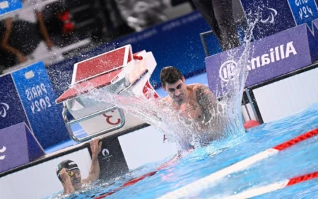 Talisson Glock conquista segunda medalha de ouro consecutiva nos 400m livres em Paralimpíadas Talisson Glock comemora medalha de ouro (Foto: Douglas Magno/CPB)