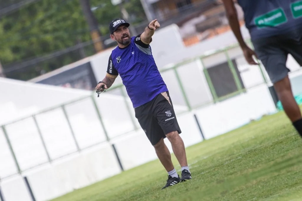 Técnico do Ceará minimiza gol sofrido nos acréscimos diante do Sport Gustavo Morínigo em treino no Vozão (Felipe Santos/Ceará SC)