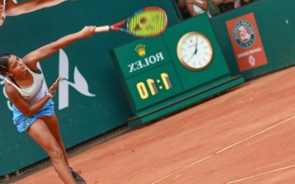 Tenista brasileira de 14 anos conquista primeira vitória em chave principal profissional Nauhany Vitória no Roland-Garros Junior Séries (Foto: Marcello Zambrana)