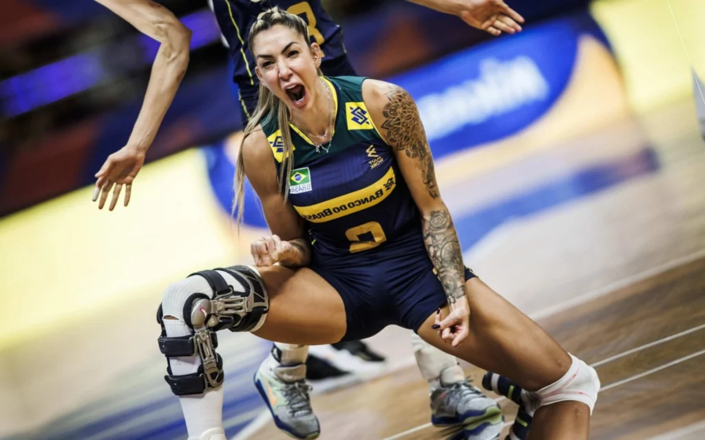 Thaísa chora após bronze no vôlei e encerra trajetória nas Olimpíadas: ‘Acabou’ Thaísa disputou quatro Olimpíadas e conquistou três medalhas (Foto: Divulgação / FIVB)