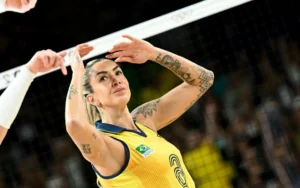 Thaisa enfrenta duro golpe no caminho ao tricampeonato