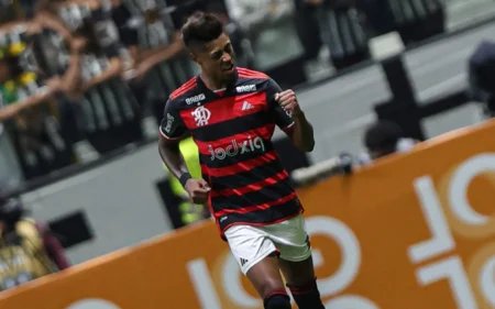 Torcedores do Flamengo se empolgam com gol de Bruno Henrique: ‘Pai do Botafogo’ Bruno Henrique