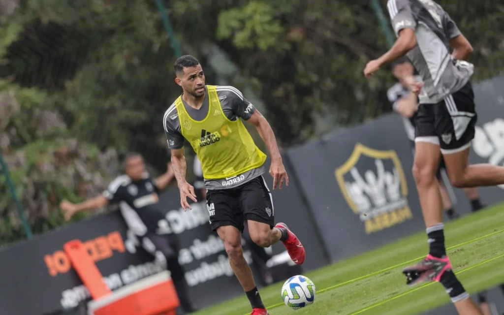 Treino do Atlético-MG tem Kardec