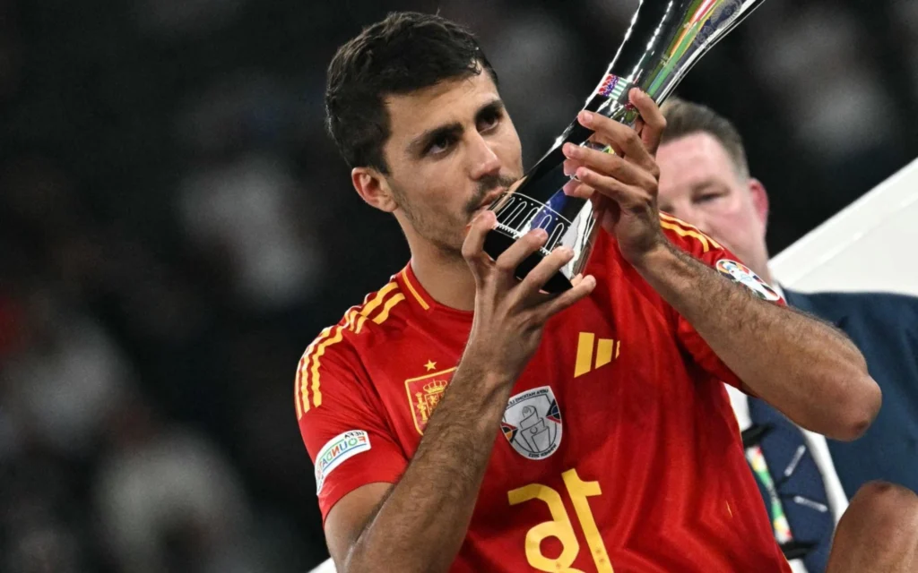 Uefa pune jogadores da Espanha após cantos ofensivos na comemoração do título da Eurocopa (Foto: JAVIER SORIANO / AFP)