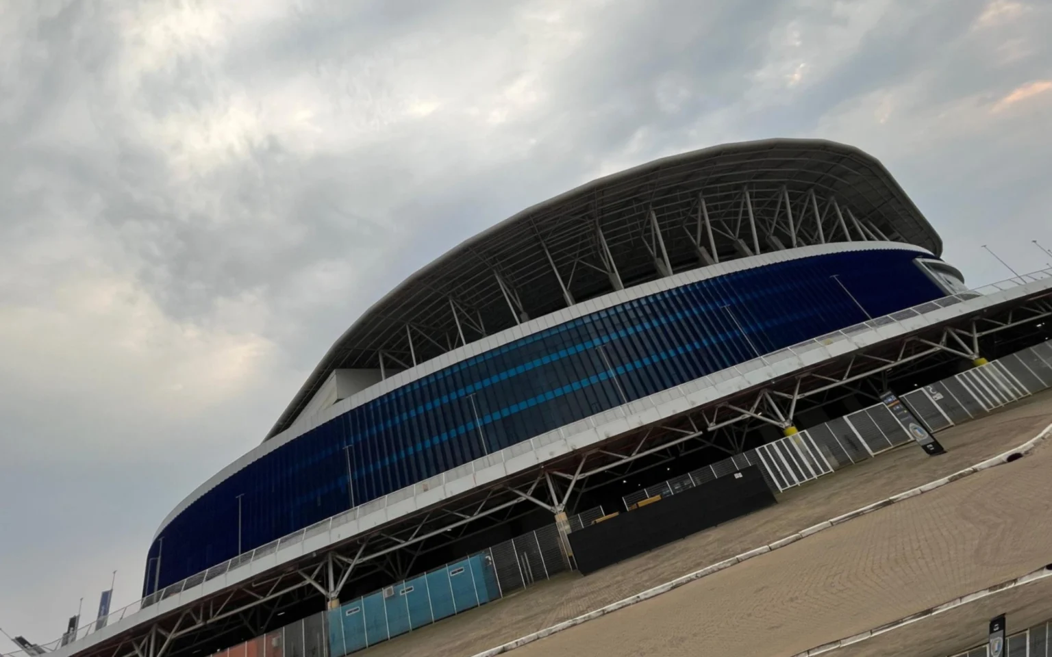 Um dia antes do retorno do Grêmio à Arena