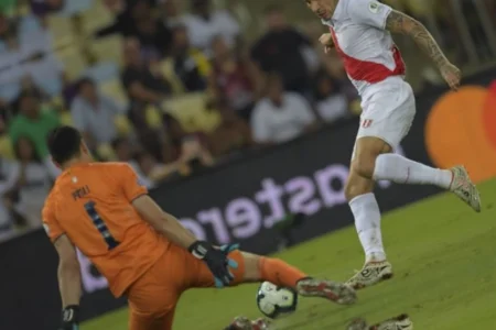 VÍDEO: Veja os melhores momentos da vitória do Peru sobre a Bolívia no Maracanã (Foto: CARL DE SOUZA / AFP)