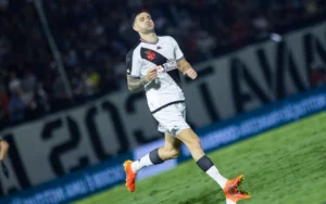 Vegetti pode ser o jogador de ouro do Vasco contra o Athletico-PR