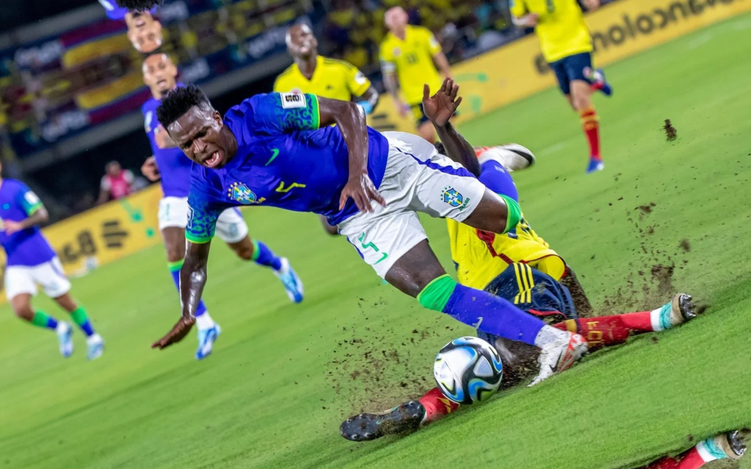 Vini Jr tem lesão confirmada e está fora do clássico da Seleção contra Argentina Vinicius Júnior saiu aos 20 minutos do primeiro tempo (Staff Images / CBF)