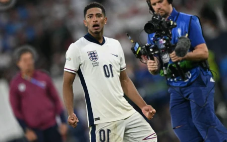 Web enlouquece com gol de bicicleta de Bellingham na Eurocopa: ‘Pedaço da história do futebol’ Bellingham celebra vitória da Inglaterra na Eurocopa (Foto: OZAN KOSE / AFP)