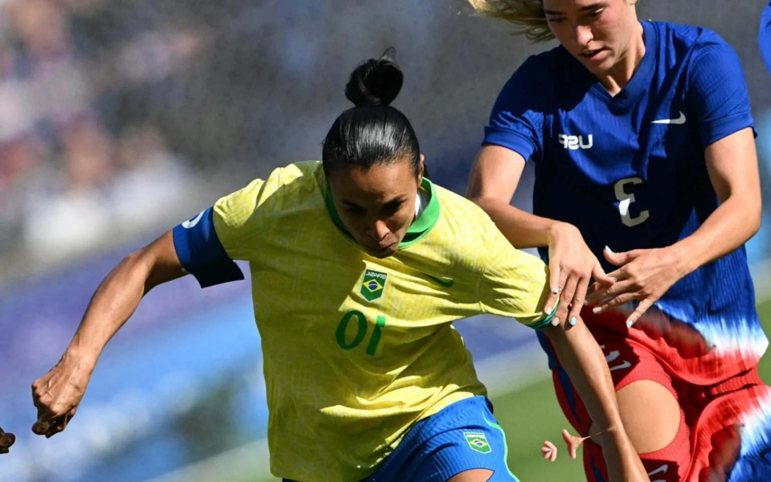 Web se revolta com impedimento não marcado em Brasil x Estados Unidos: ‘O VAR é americano’ Marta entrou no decorrer da partida (Foto: Luis ROBAYO / AFP)