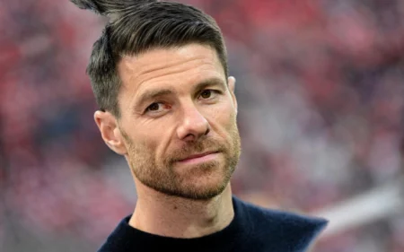 Xabi Alonso desvia de favoritismo na Bundesliga e revela objetivo do Leverkusen na temporada Xabi Alonso