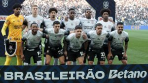 Naves defende titular no Corinthians jogador em ascensão.