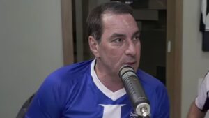 Edmundo critica times de futebol brasileiros no futebol moderno