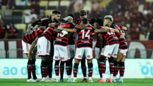 Cicinho acusa jogador do Flamengo de “fazer corpo mole” no Campeonato Brasileiro