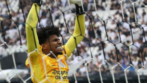 Corinthians aceita pagar multa ao Flamengo para liberar Hugo Souza Copa do Brasil